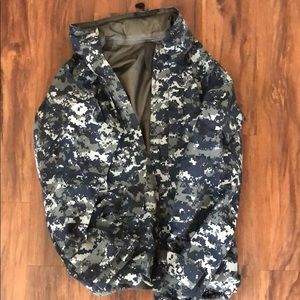 Men’s Large Navy Gore Tex Shell